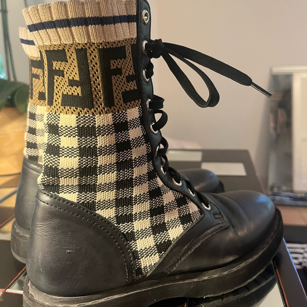 Womens size 37 Fendi Combat boot- stretchy